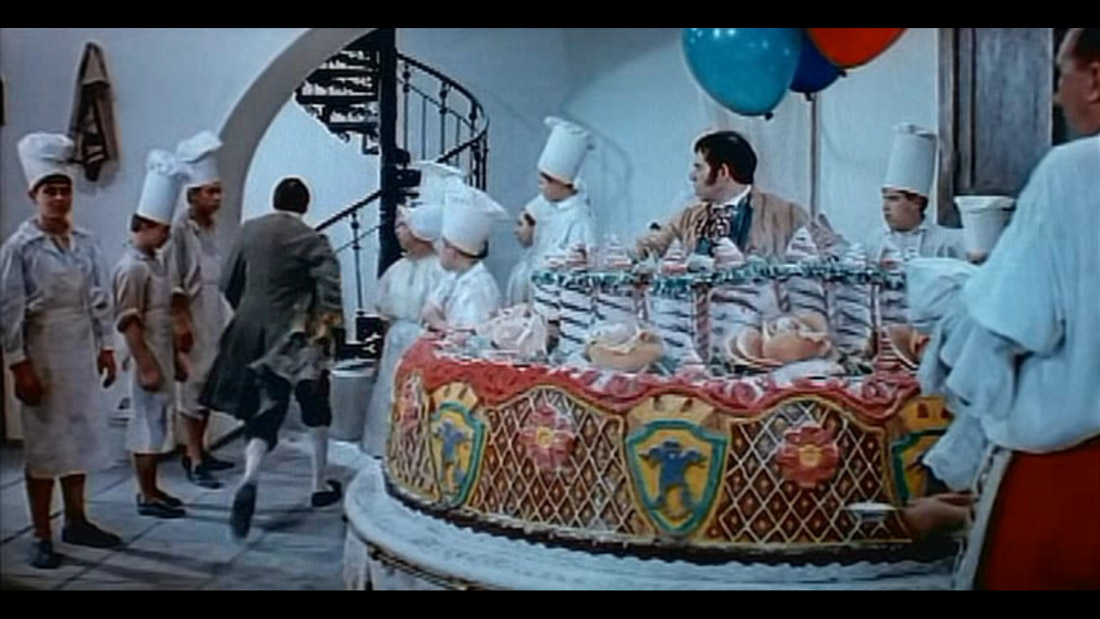 фильм Три толстяка (1966), Петергофские конюшни, Санкт-Петербург.