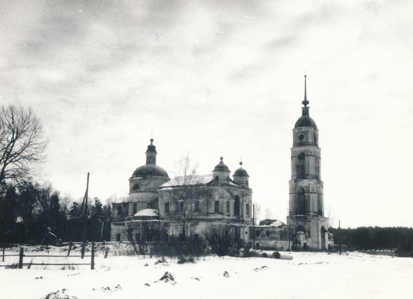 усадьба Андреевское, церковь в селе Матренино (Рощино), Церковь Воскресения Христова