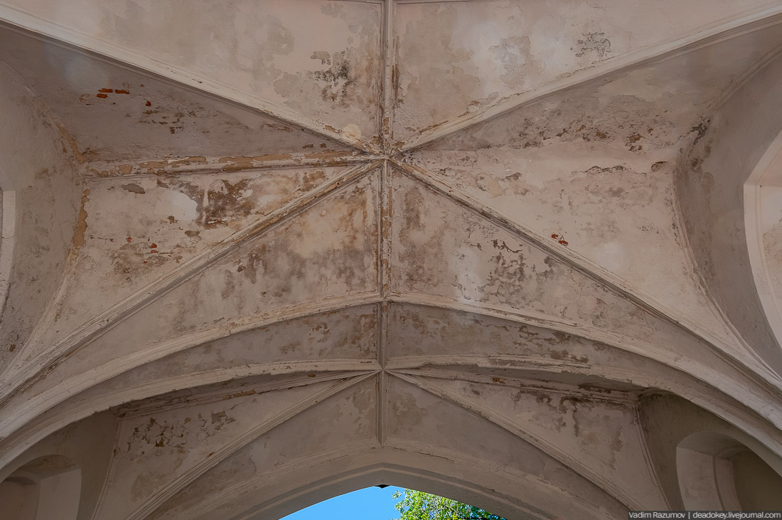 Петергофские конюшни