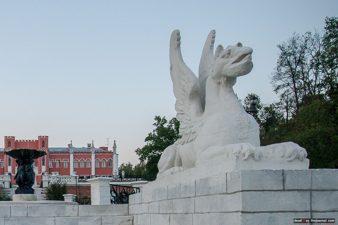 усадьба Марфино - грифонов покрасили