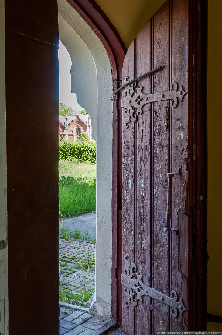 Петергофские конюшни