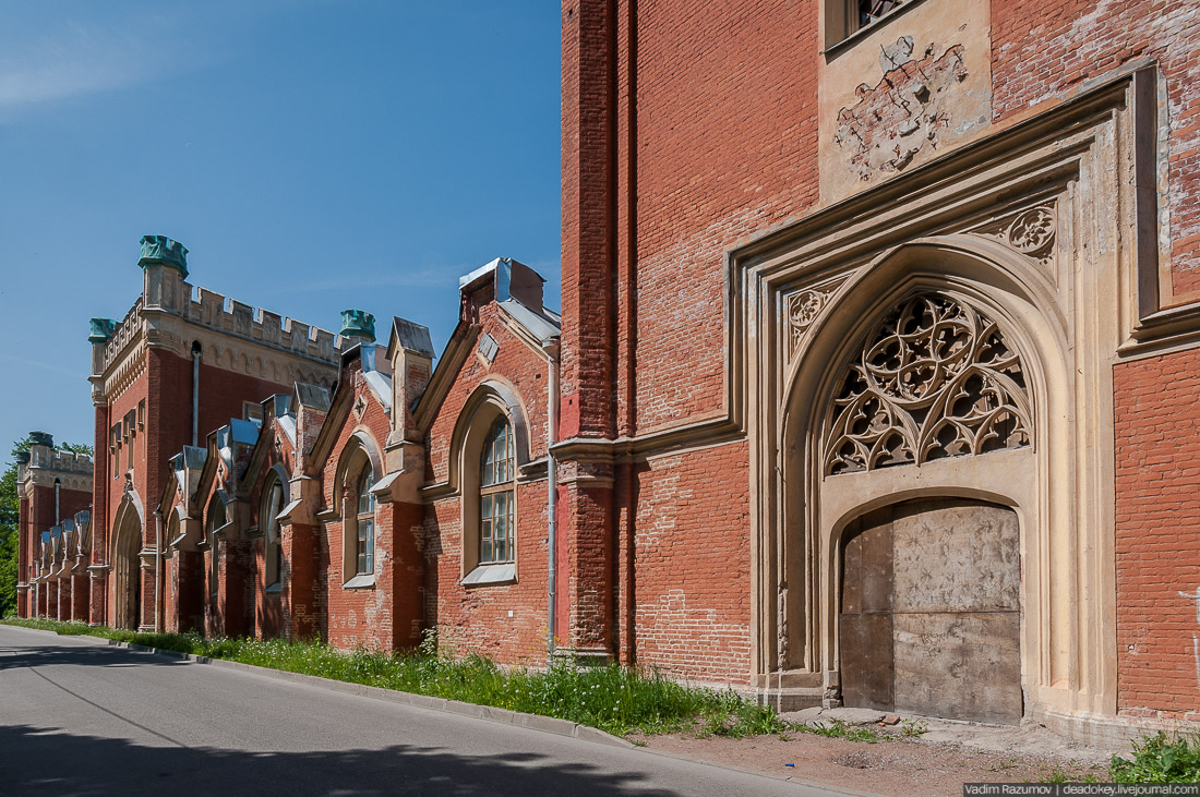 Петергофские конюшни