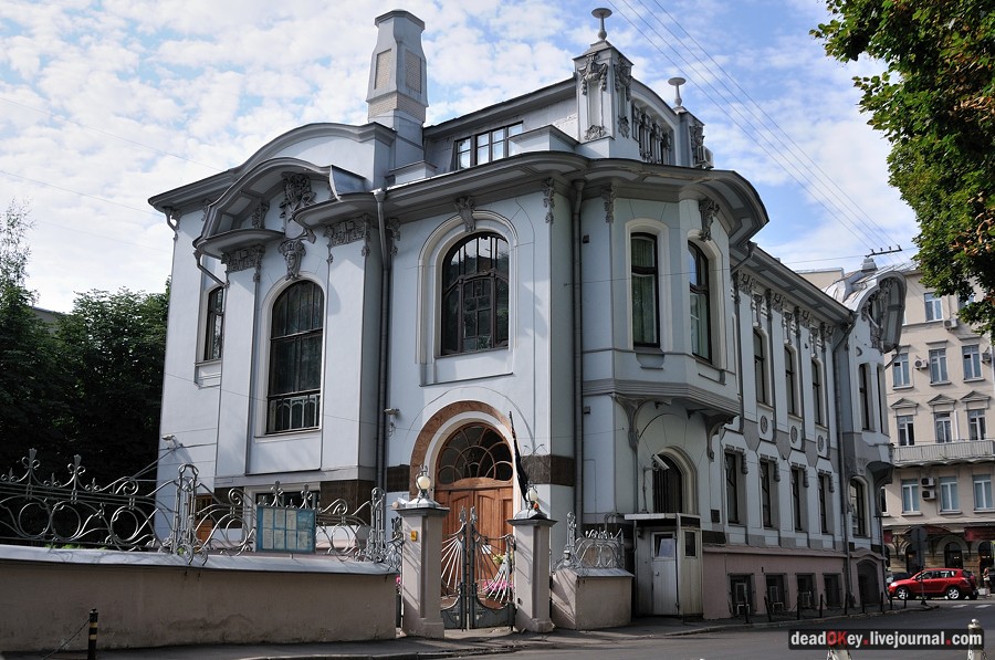 усадьба Волчкова на ул. Поварская д.42-44 и особняк Миндовского