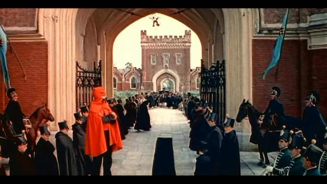 фильм Три толстяка (1966), Петергофские конюшни, Санкт-Петербург.