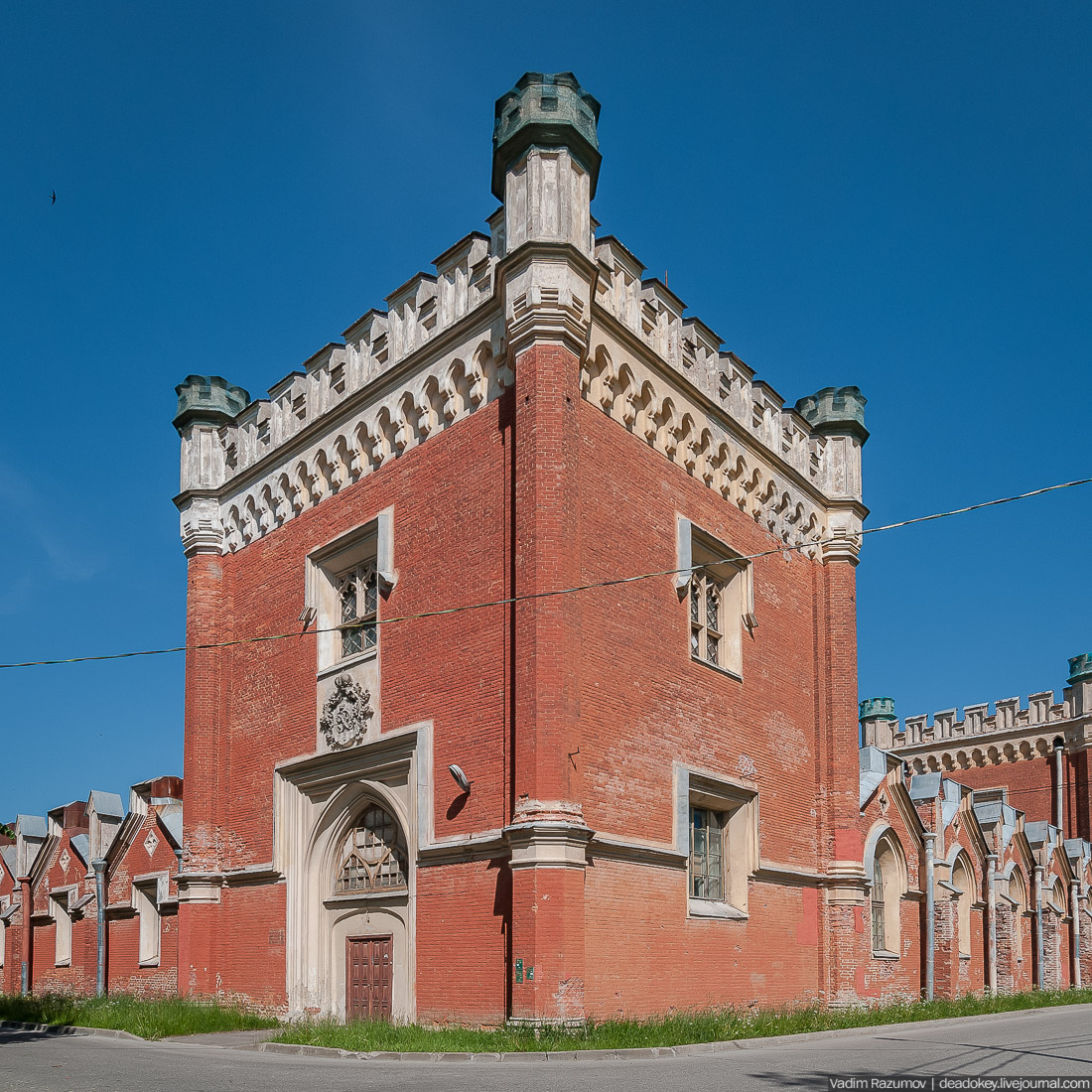 Петергофские конюшни