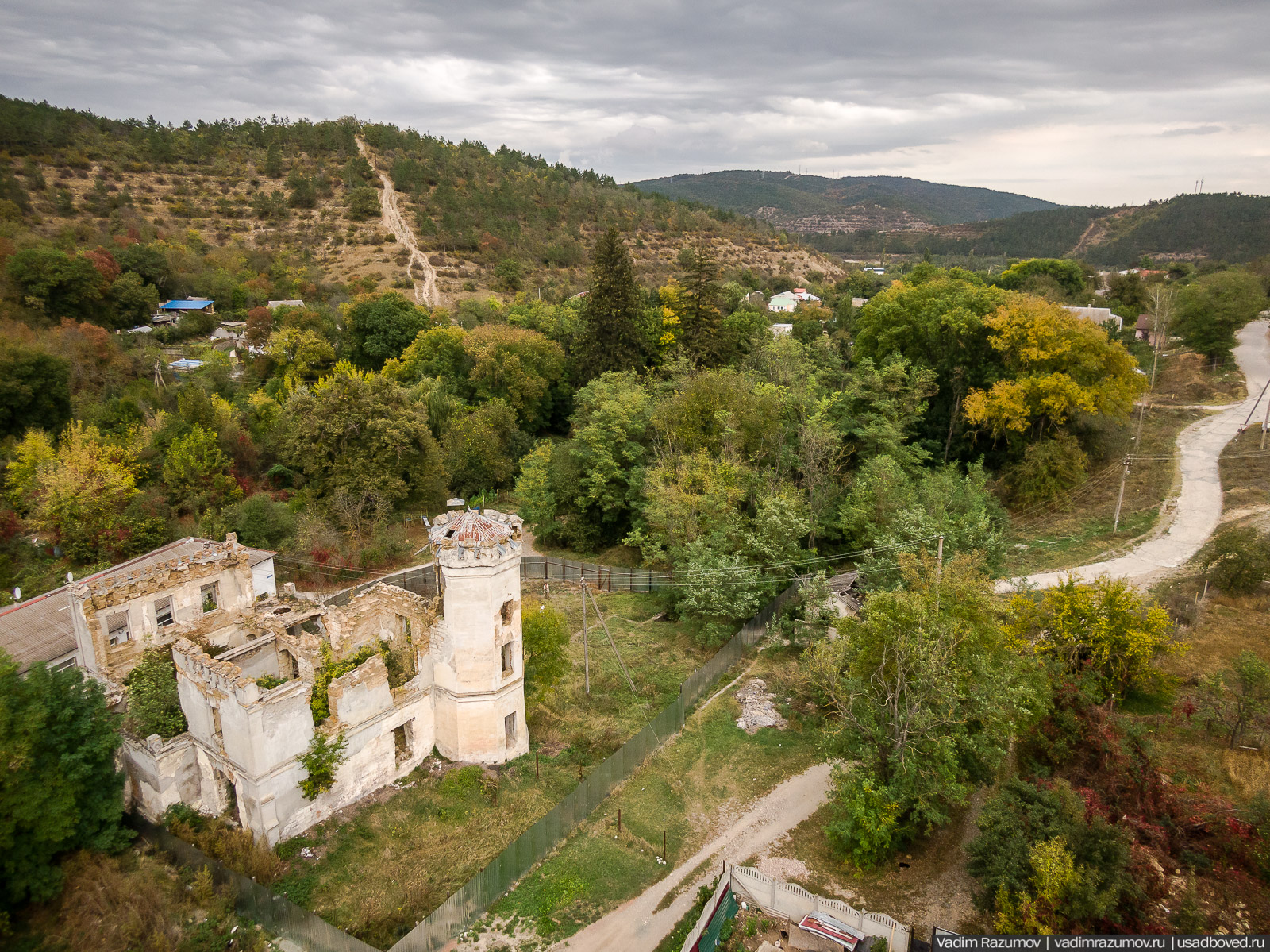 Усадьба Монжене (Замок Монжене или усадьба Кесслера) в селе Пионерское Симферопольского района, Крым