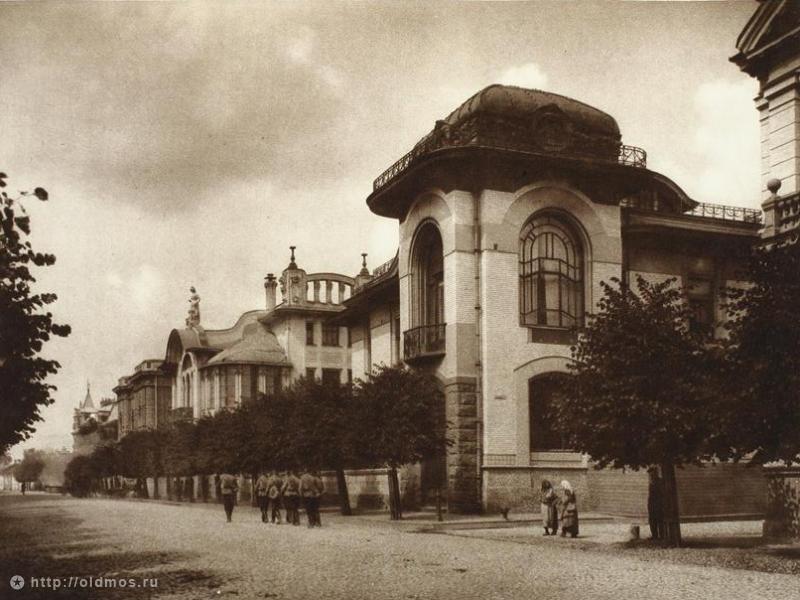 усадьба Волчкова на ул. Поварская д.42-44 и особняк Миндовского