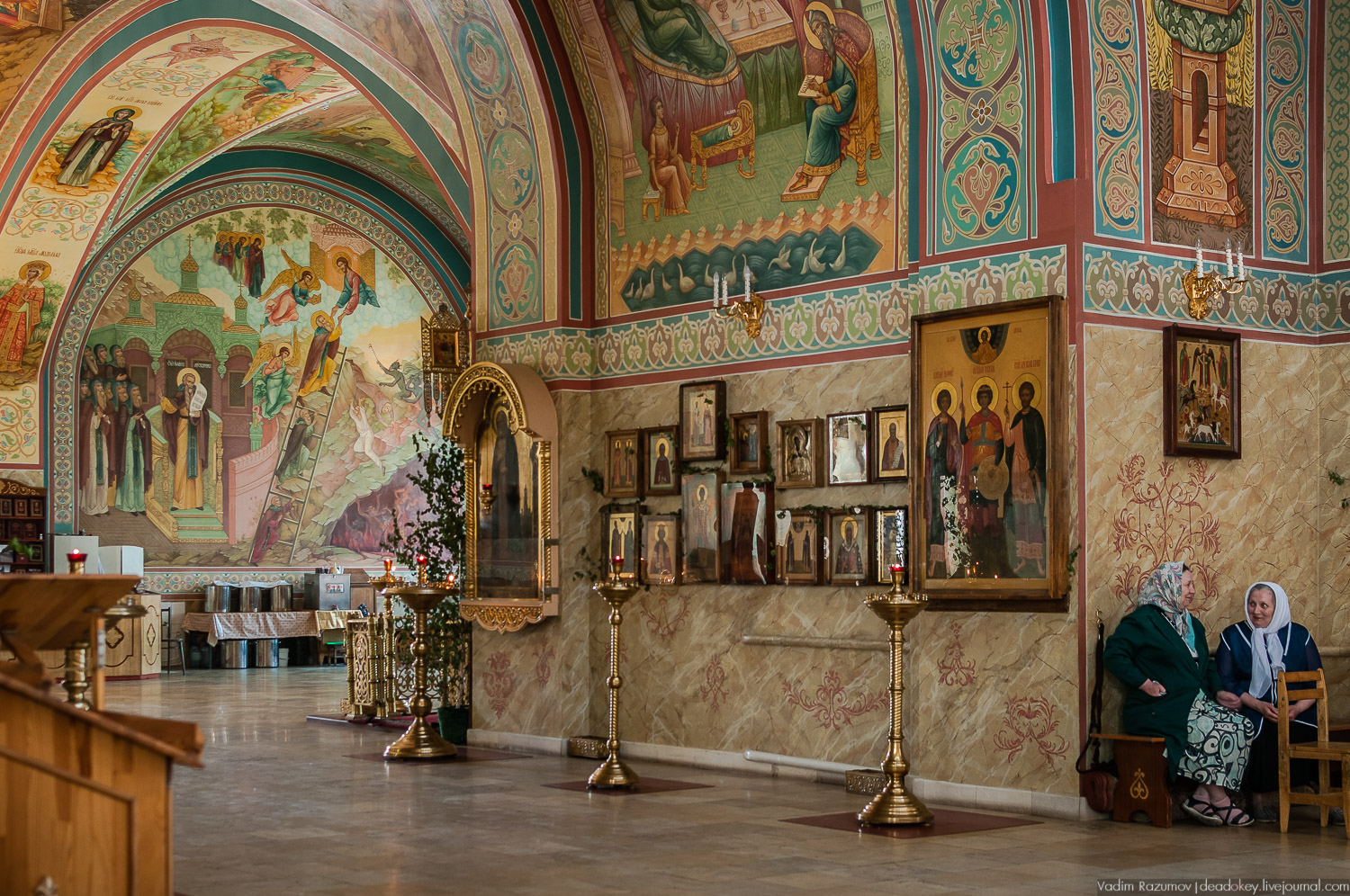 Храм в честь Свв.мчч. Флора и Лавра на Зацепе, Москва