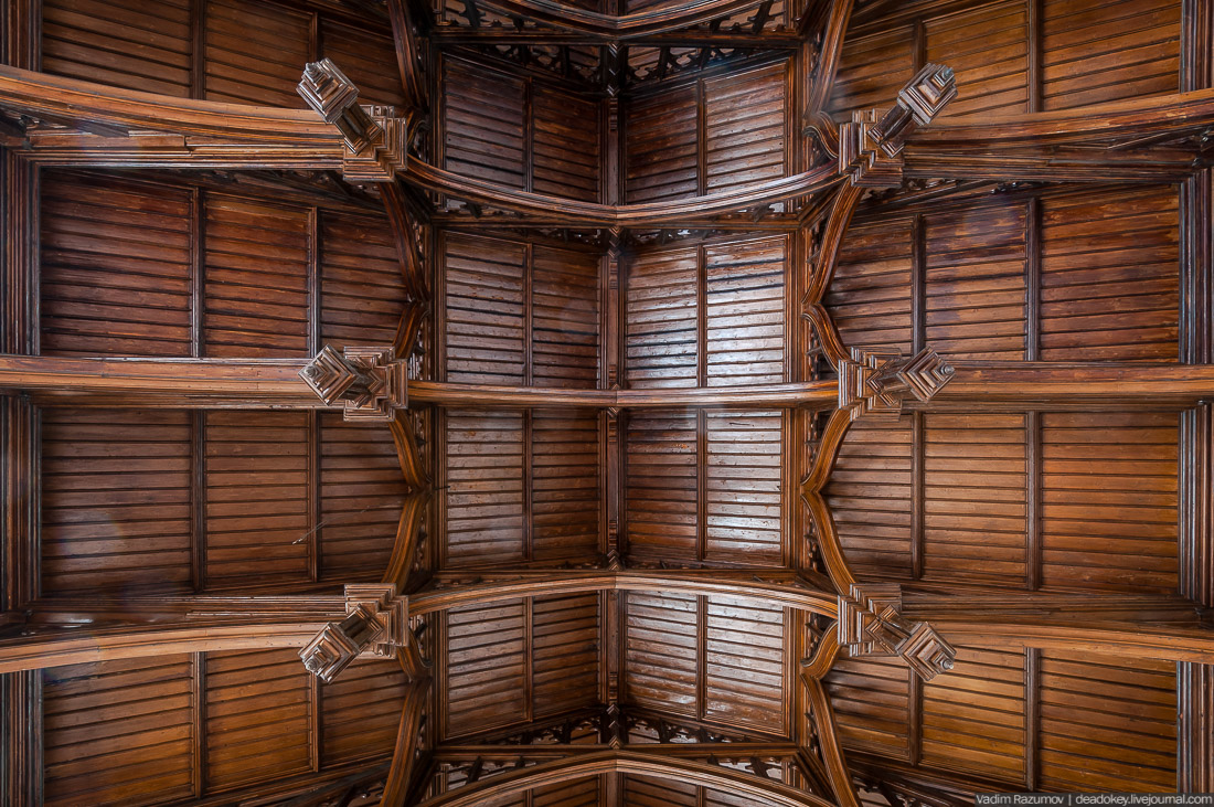 Петергофские конюшни