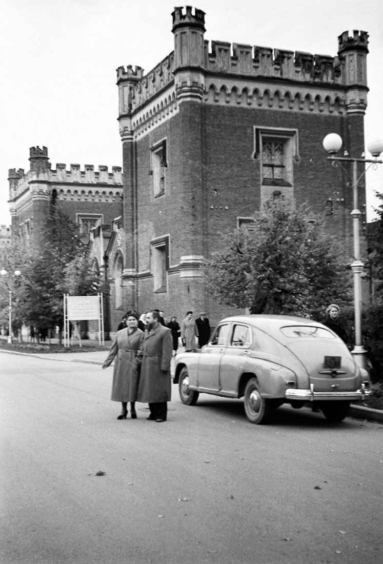 Петергофские конюшни