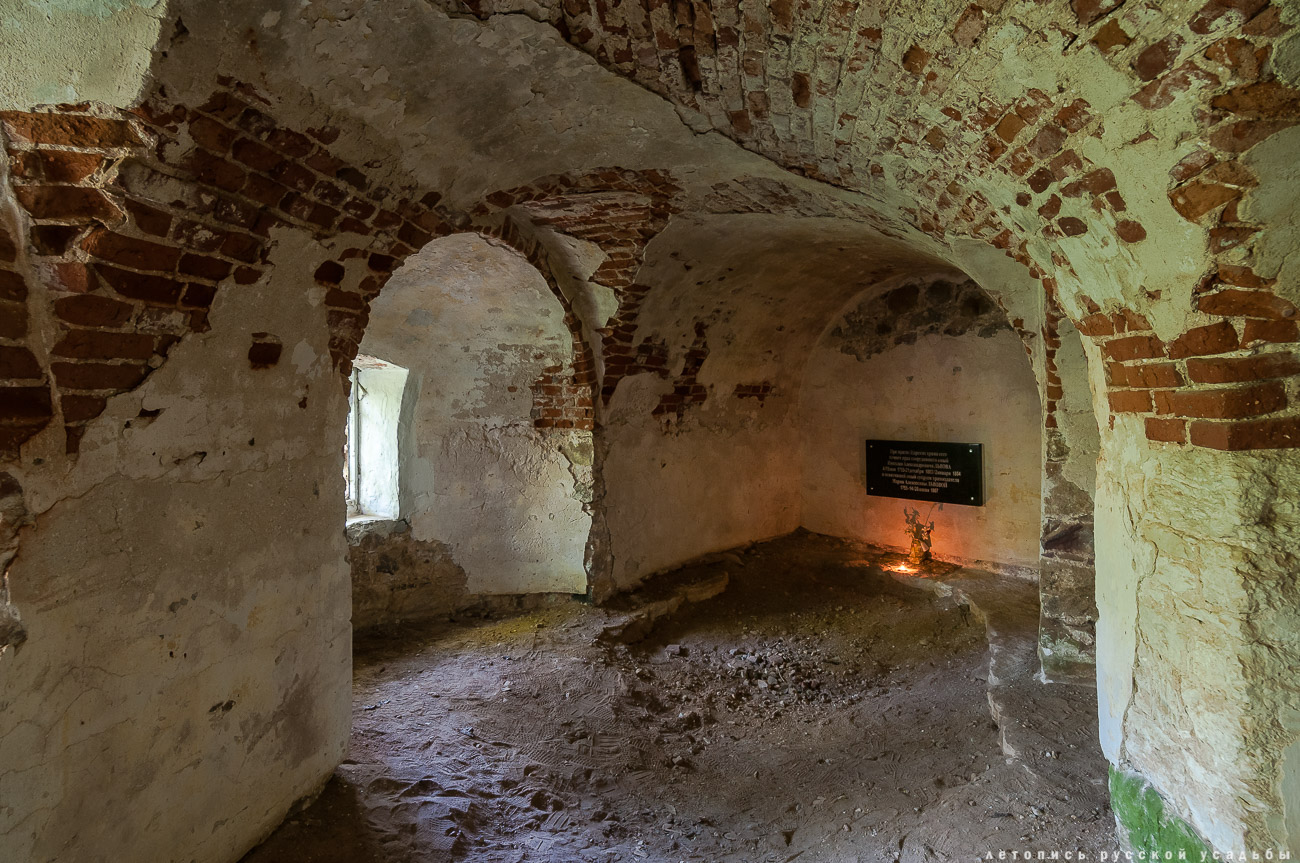 усадьба Никольское-Черенчицы, мавзолей Львовых, храм св. Николая