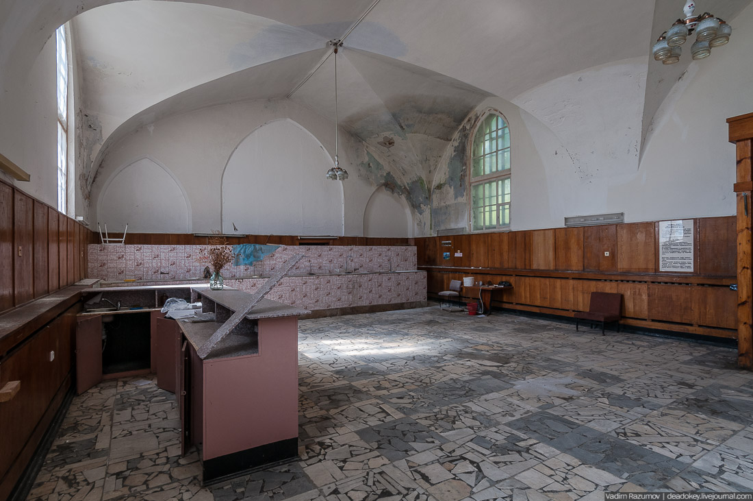 Петергофские конюшни