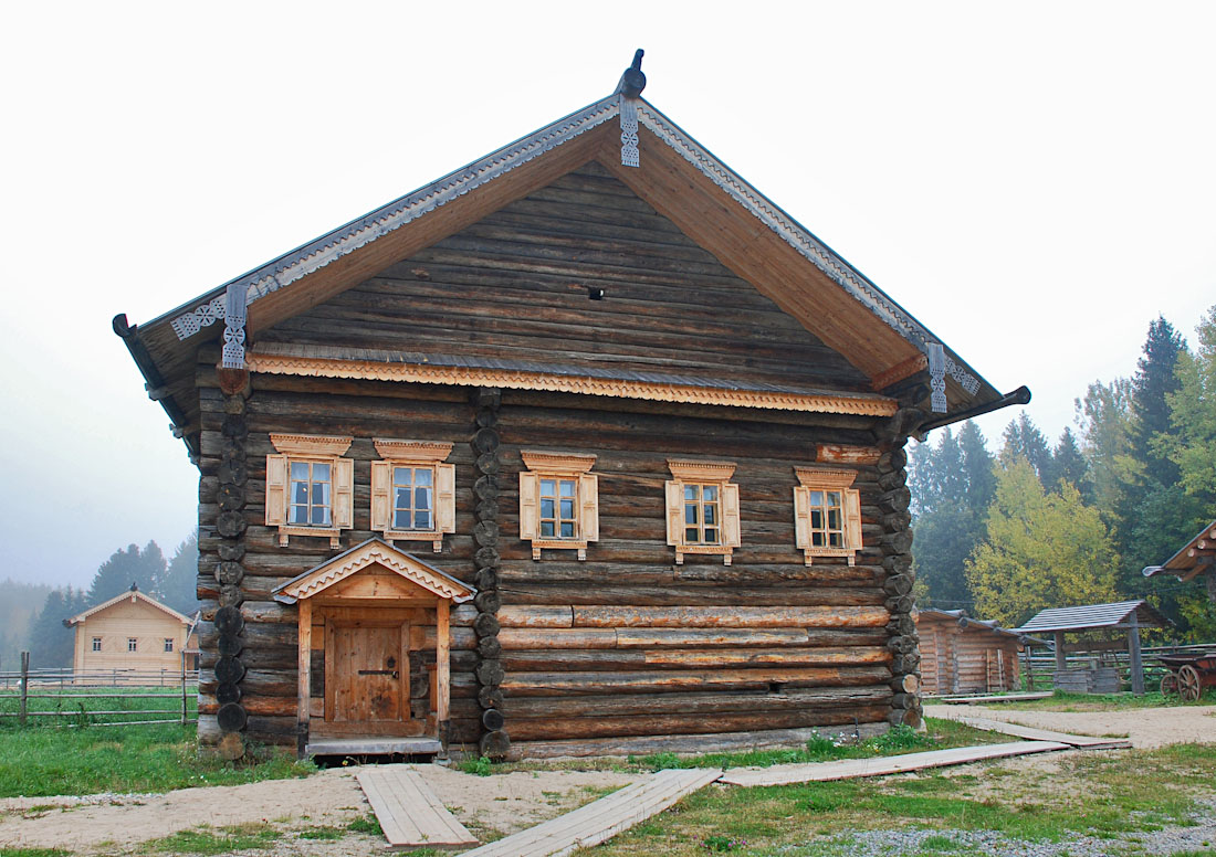 Дайджест по аудиогидам izi.TRAVEL #3. Лучшие пешеходные экскурсии Санкт-Петербурга