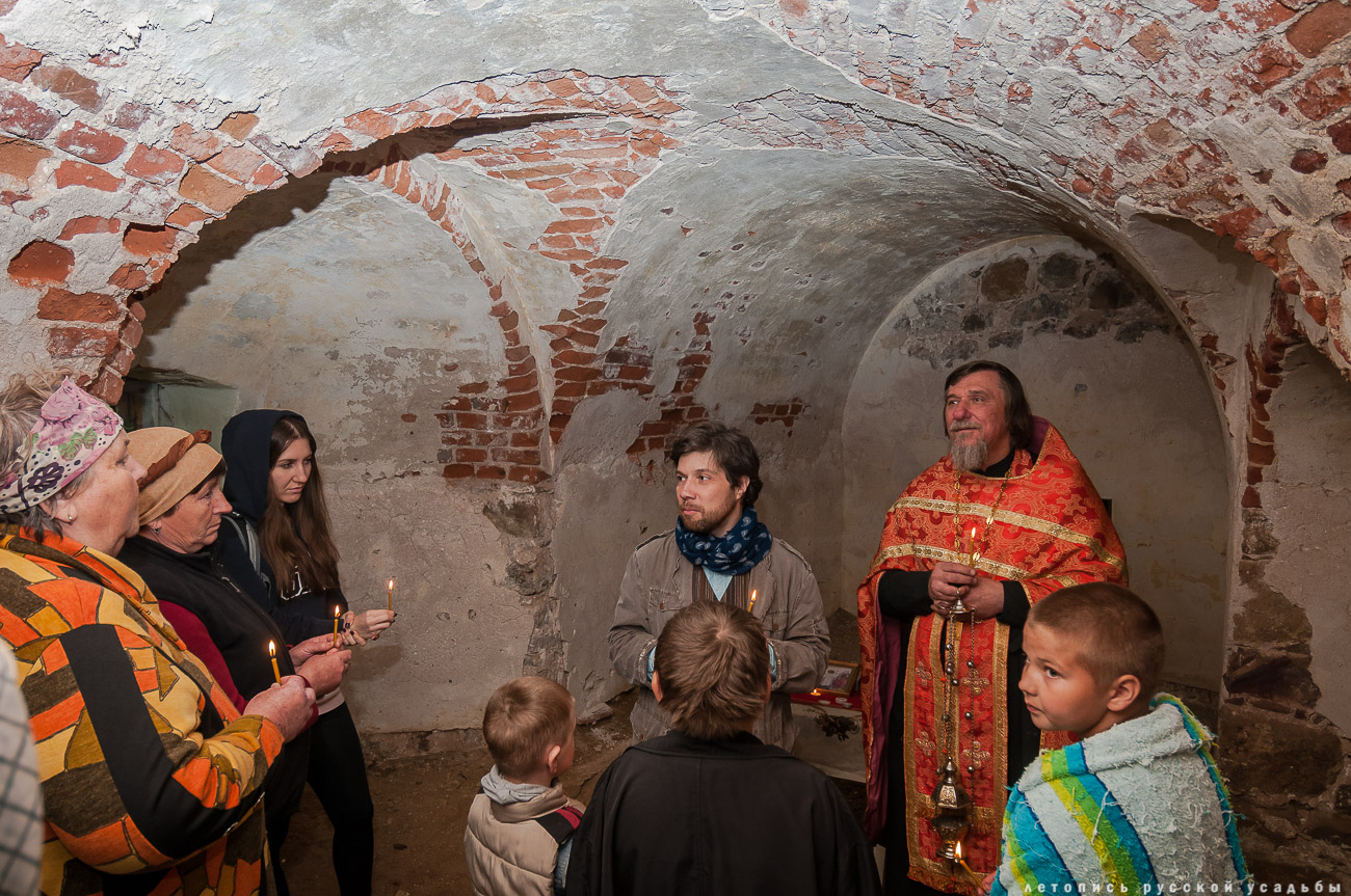 усадьба Никольское-Черенчицы, мавзолей Львовых, храм св. Николая