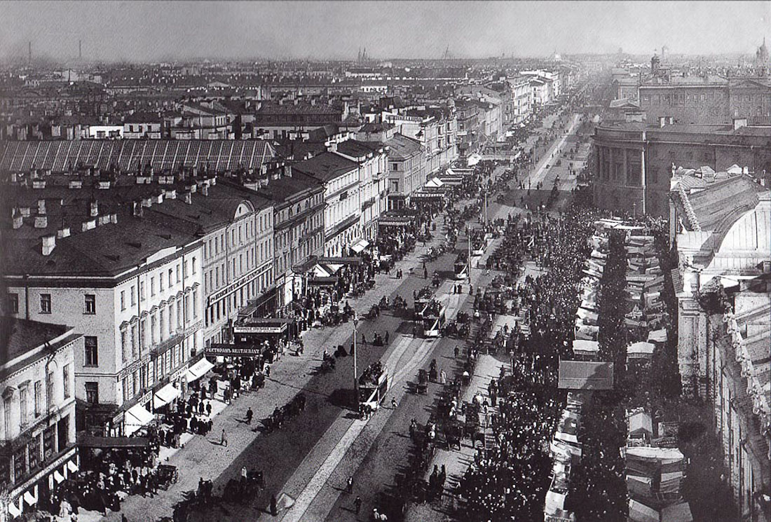 Дайджест по аудиогидам izi.TRAVEL #3. Лучшие пешеходные экскурсии Санкт-Петербурга