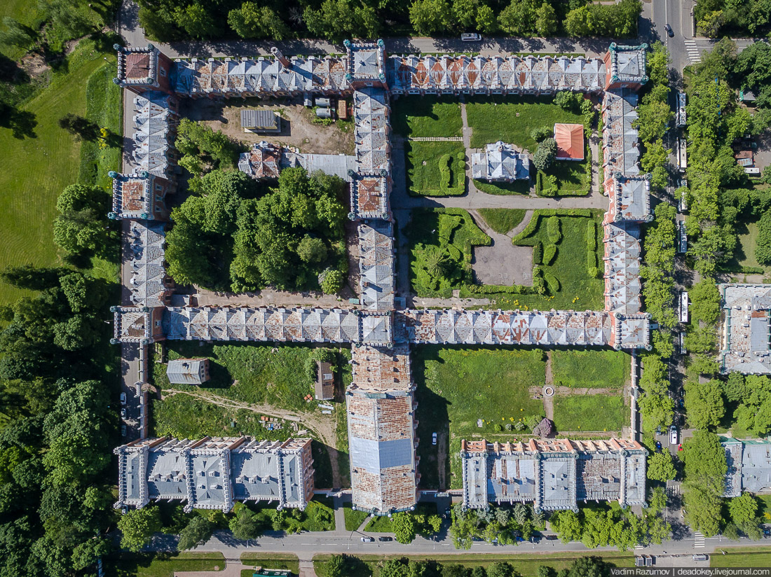 Петергофские конюшни