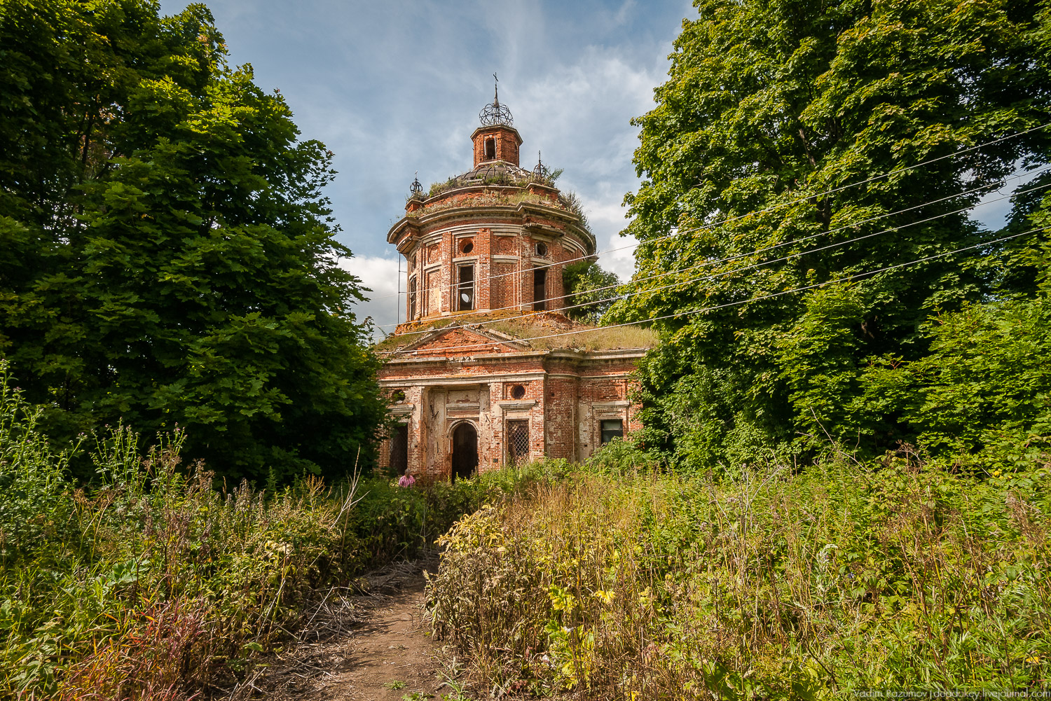 Усадебные волонтеры. Субботник на могиле В.И. Баженова, Старое Глазово, Горки