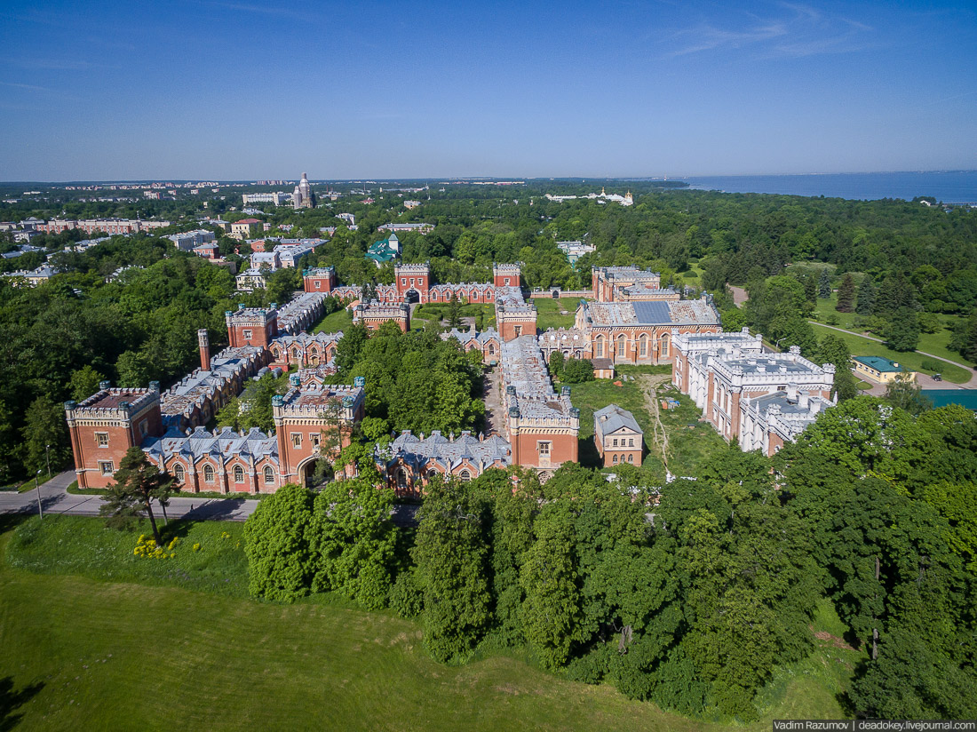 Петергофские конюшни