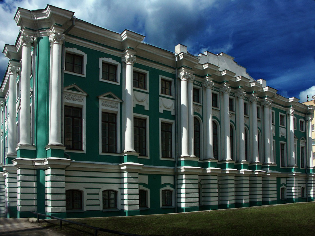 Дайджест по аудиогидам izi.TRAVEL #3. Лучшие пешеходные экскурсии Санкт-Петербурга