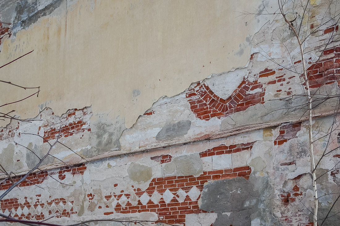 усадьба Гребнево сбрасывает штукатурку 1820 года