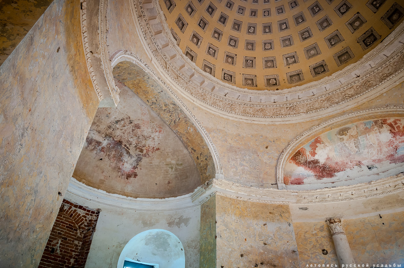 усадьба Никольское-Черенчицы, мавзолей Львовых, храм св. Николая