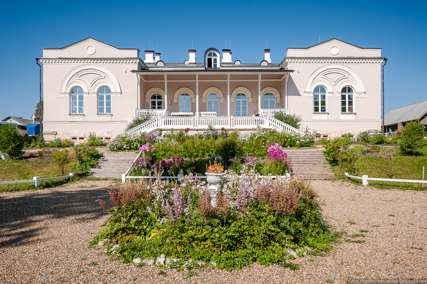 Цветы в усадьбах, поздравление с 8 марта