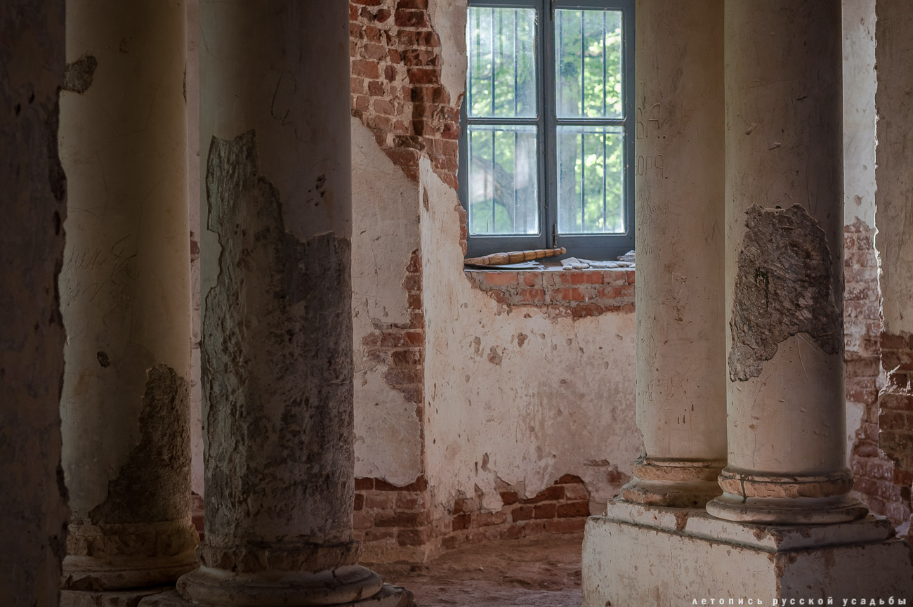 усадьба Никольское-Черенчицы, мавзолей Львовых, храм св. Николая