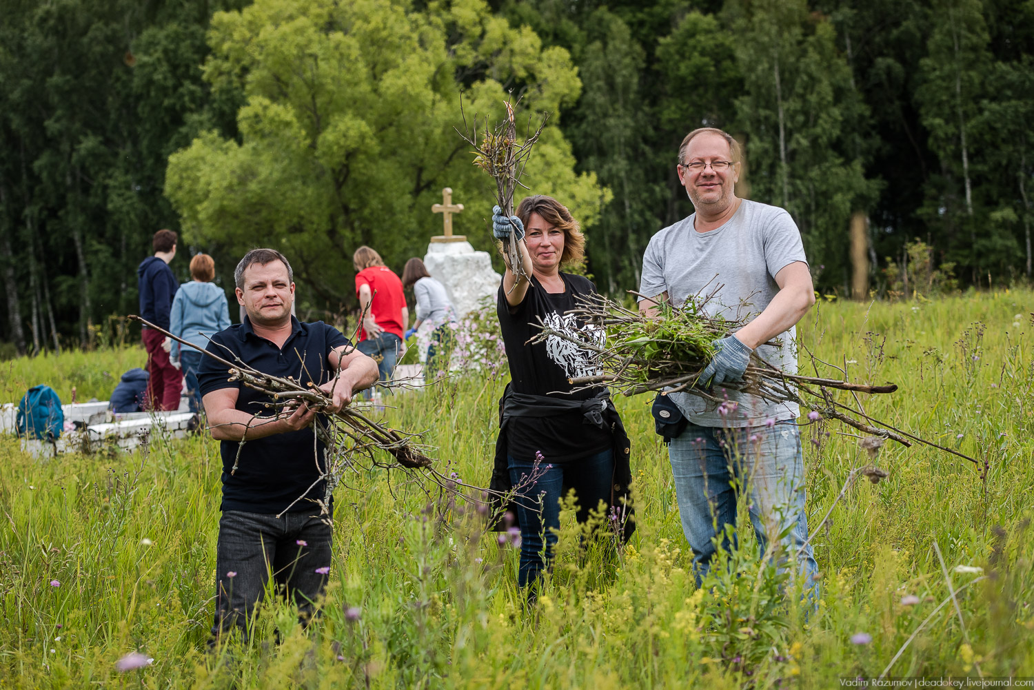 Усадебные волонтеры. Субботник на могиле В.И. Баженова, Старое Глазово, Горки