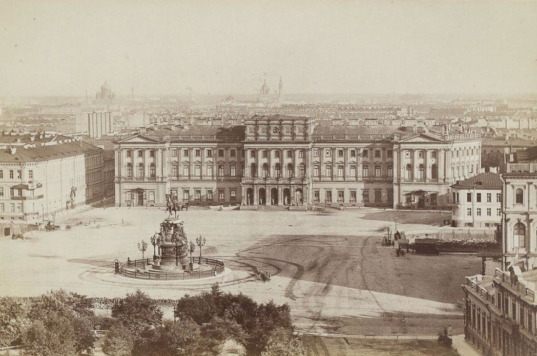 Дайджест по аудиогидам izi.TRAVEL #3. Лучшие пешеходные экскурсии Санкт-Петербурга