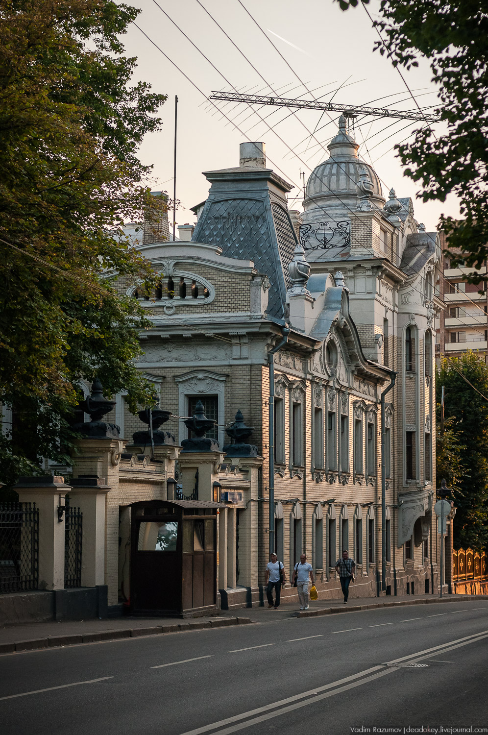 Индийское посольство, улица Воронцово поле, усадьба Латышевых-Бахрушиных-Бардыгиных 