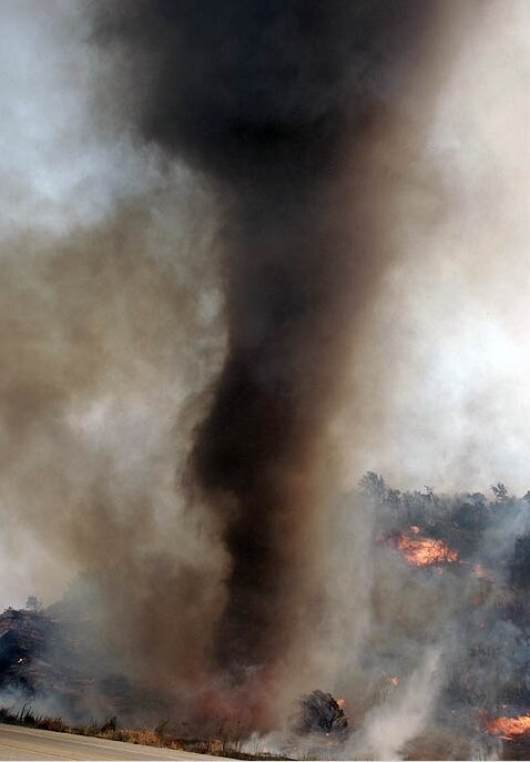 Огненный вихрь торнадо, время, пожаров, смерч, огненный, огненного, Огненный, может, около, столб, воздуха, город, воздух, пожара, АлисСпрингс, огненные, только, нагревается, Тэнджи, когда