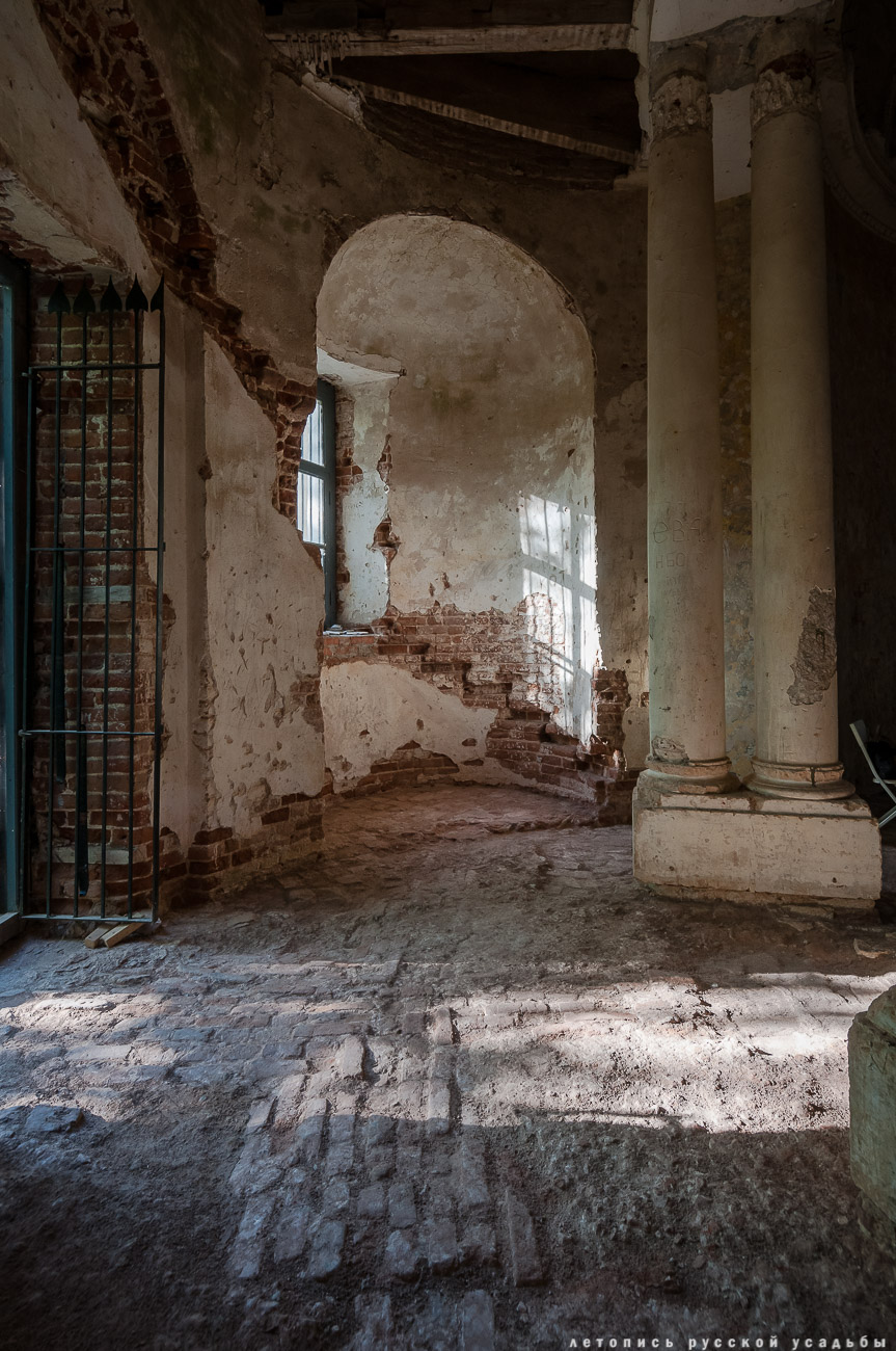 усадьба Никольское-Черенчицы, мавзолей Львовых, храм св. Николая