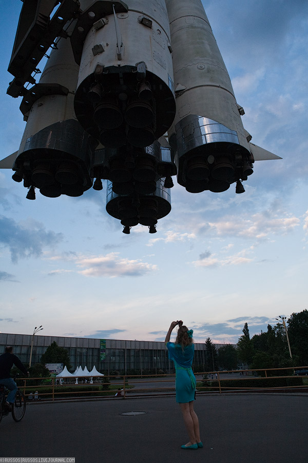 (c) Russos, 2010