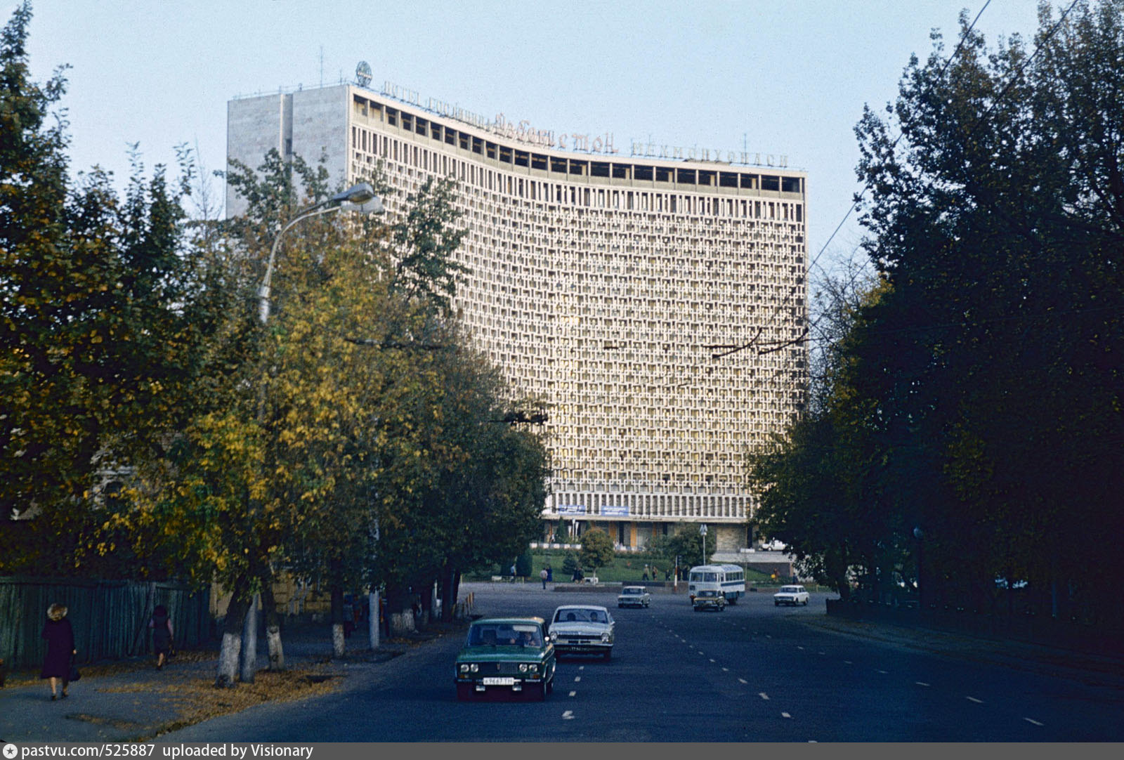 Узбекистан, гостиница Узбекистан, 1974. Архитекторы И. А. Мерпорт, Л. И. Ершова, В. С. Рощупкин, советский модернизм