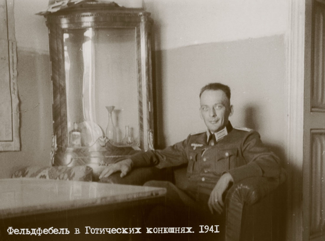 Петергофские конюшни