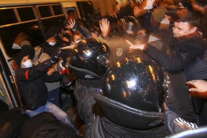 Донецк. 13 марта 2014. Разгон митинга за единство Украины