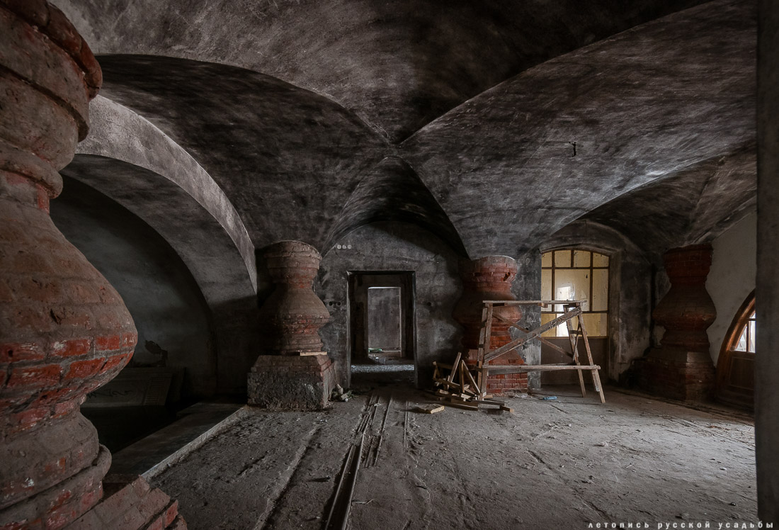 Усадьба Покровское-Стрешнево, интерьеры главного дома, пожар в оранжерее