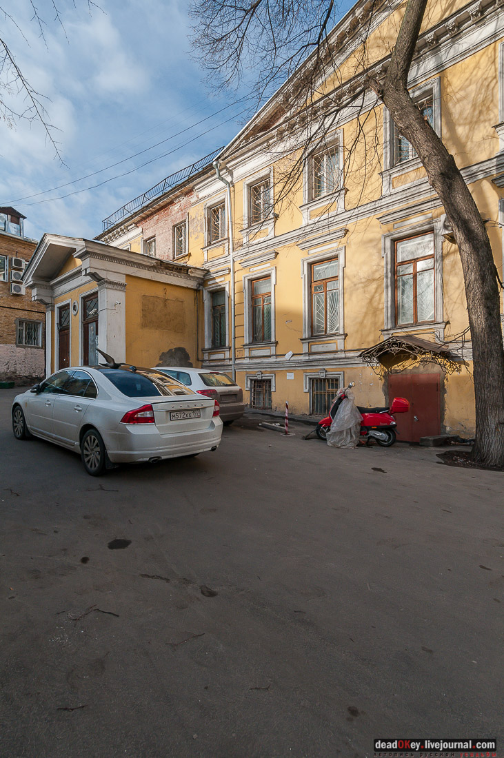 усадьба Городская усадьба К. Б. Науша — Е. П. Пуговкиной (конец XVIII — начало XIX века; начало XX века, архитектор А. В. Красильников), Большой Спасоглинищевский пер., д. 3