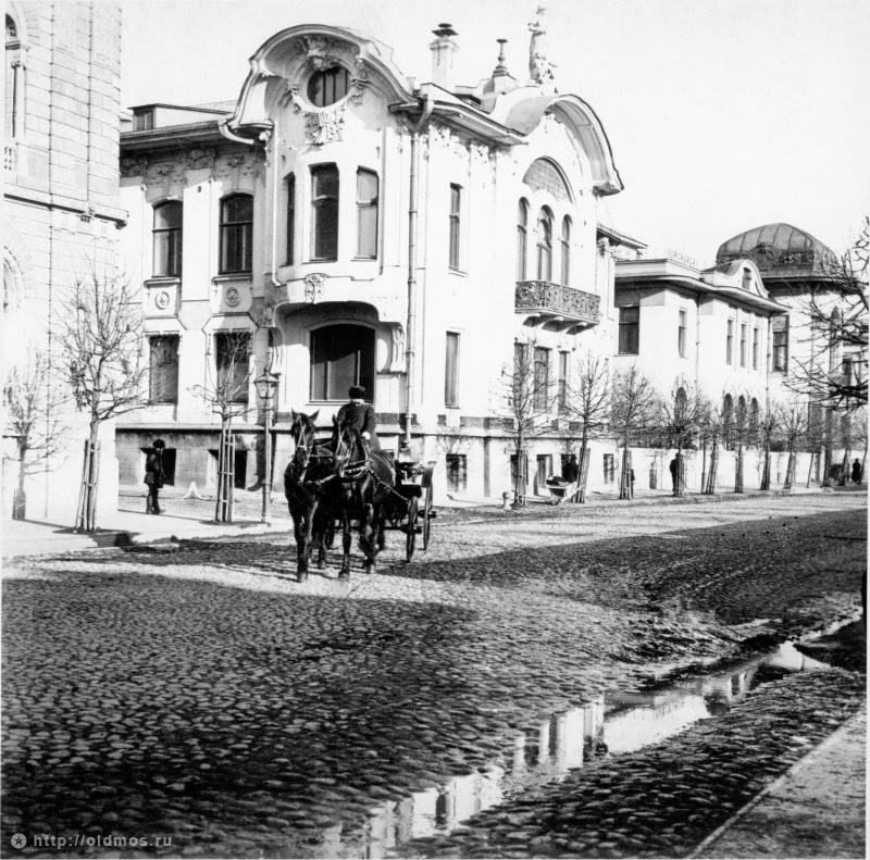 усадьба Волчкова на ул. Поварская д.42-44 и особняк Миндовского