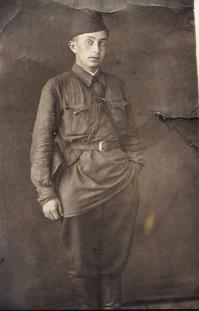 Исаак Зайчик в 1941 году