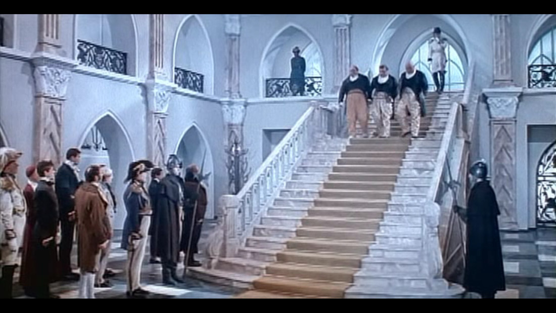 фильм Три толстяка (1966), Петергофские конюшни, Санкт-Петербург.