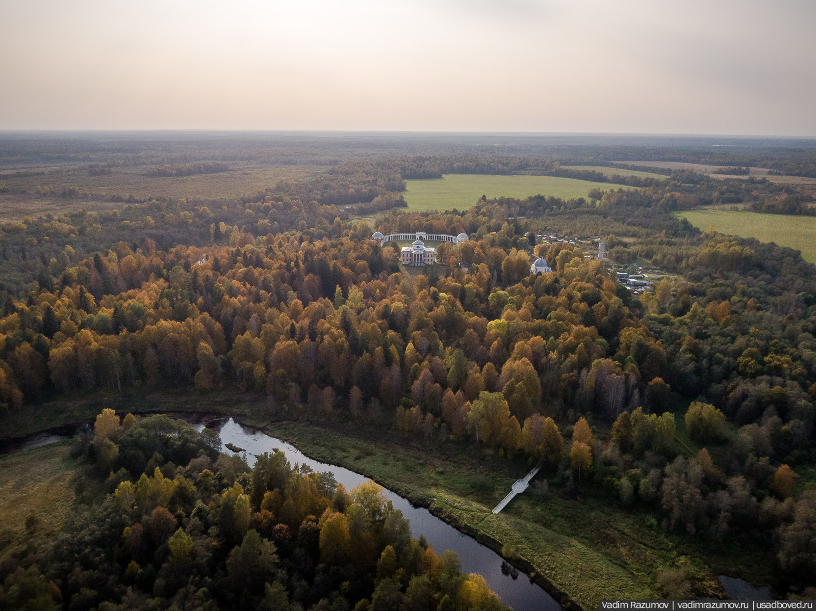 усадьба Знаменское-Раек с дрона, Тверская область, Торжокский район, осень, Летопись русской усадьбы