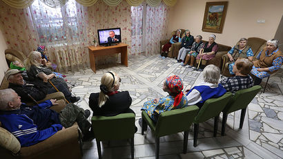 Подопечные Верхнеуслонского дома-интерната для престарелых и инвалидов смотрят пресс-конференцию...