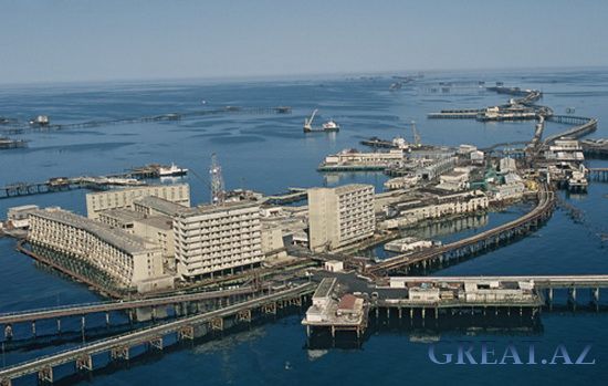 Камушки в море нефти, Камни, Нефтяные, Нефтяных, скважин, Камней, добычи, нефть, бурения, морской, здесь, первой, месторождения, Камнях, морского, Камни», сваях, более, скважины, морских