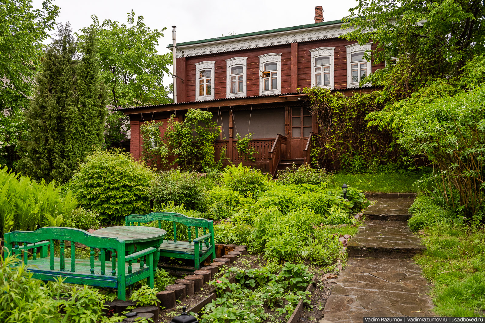 Усадьба фабриканта Думнова в Заречье, Владимирская область. Цветение сирени, сады