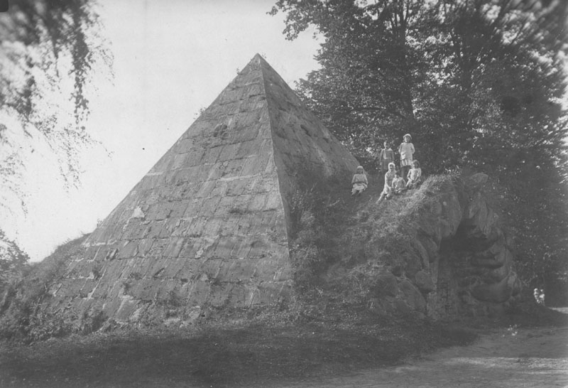 старые фотографии с выставки ОИРУ.