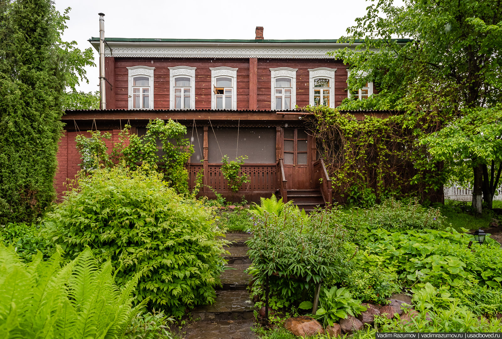 Усадьба фабриканта Думнова в Заречье, Владимирская область. Цветение сирени, сады