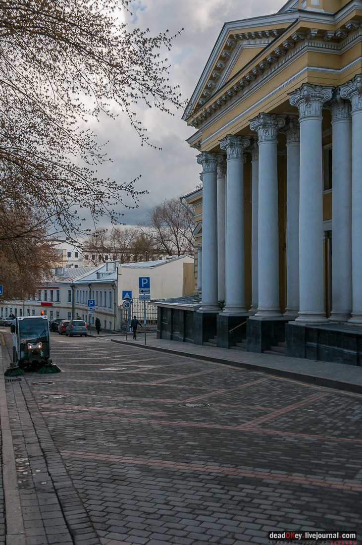 усадьба Городская усадьба К. Б. Науша — Е. П. Пуговкиной (конец XVIII — начало XIX века; начало XX века, архитектор А. В. Красильников), Большой Спасоглинищевский пер., д. 3