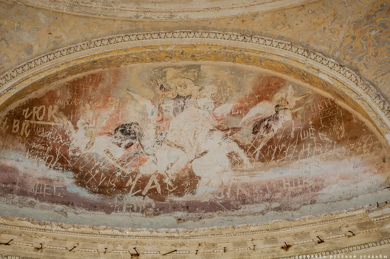 усадьба Никольское-Черенчицы, мавзолей Львовых, храм св. Николая