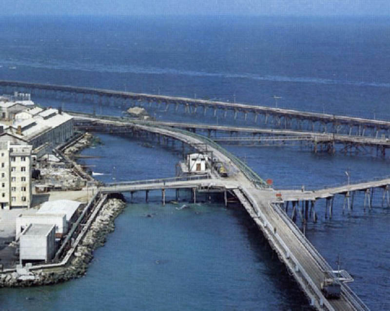 Камушки в море нефти, Камни, Нефтяные, Нефтяных, скважин, Камней, добычи, нефть, бурения, морской, здесь, первой, месторождения, Камнях, морского, Камни», сваях, более, скважины, морских